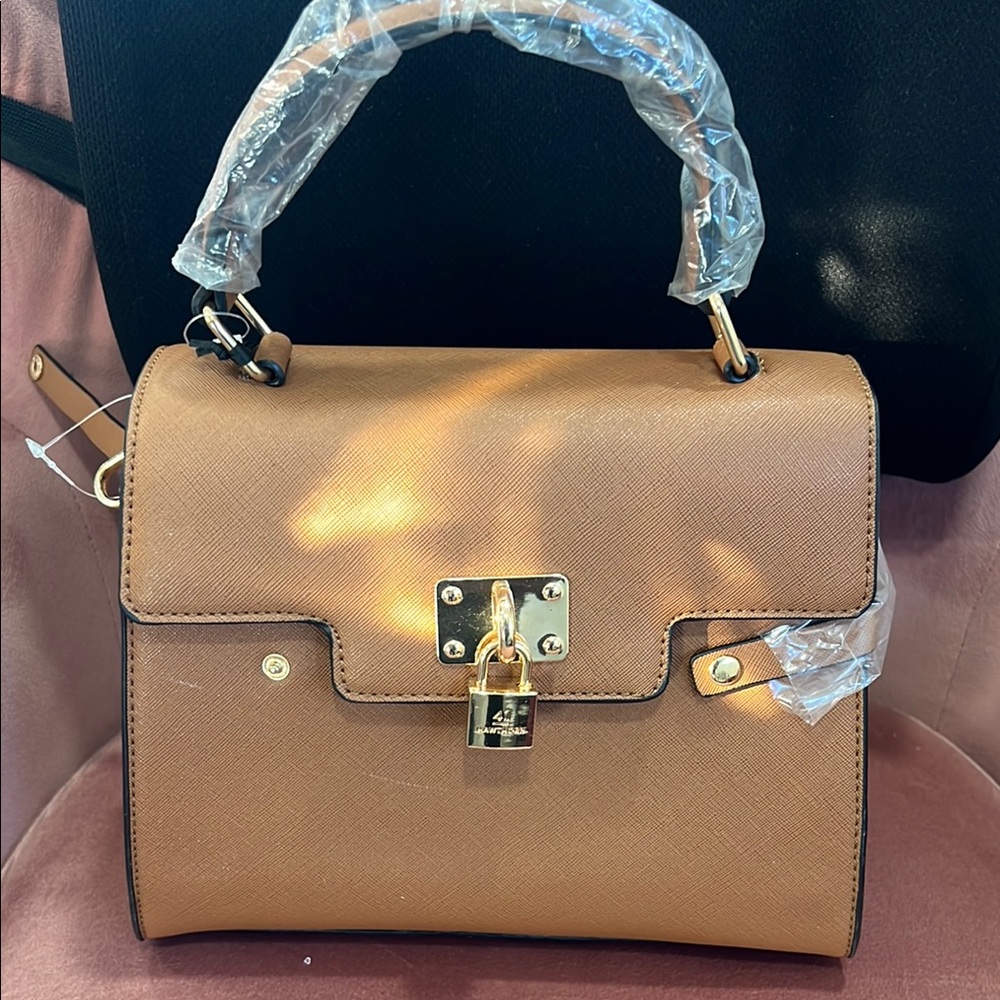 Elegant Tan Handbag